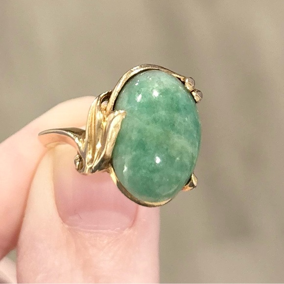 Jewelry - 14K Large Aventurine Jade natural sparkling medium green vintage solid gold ring